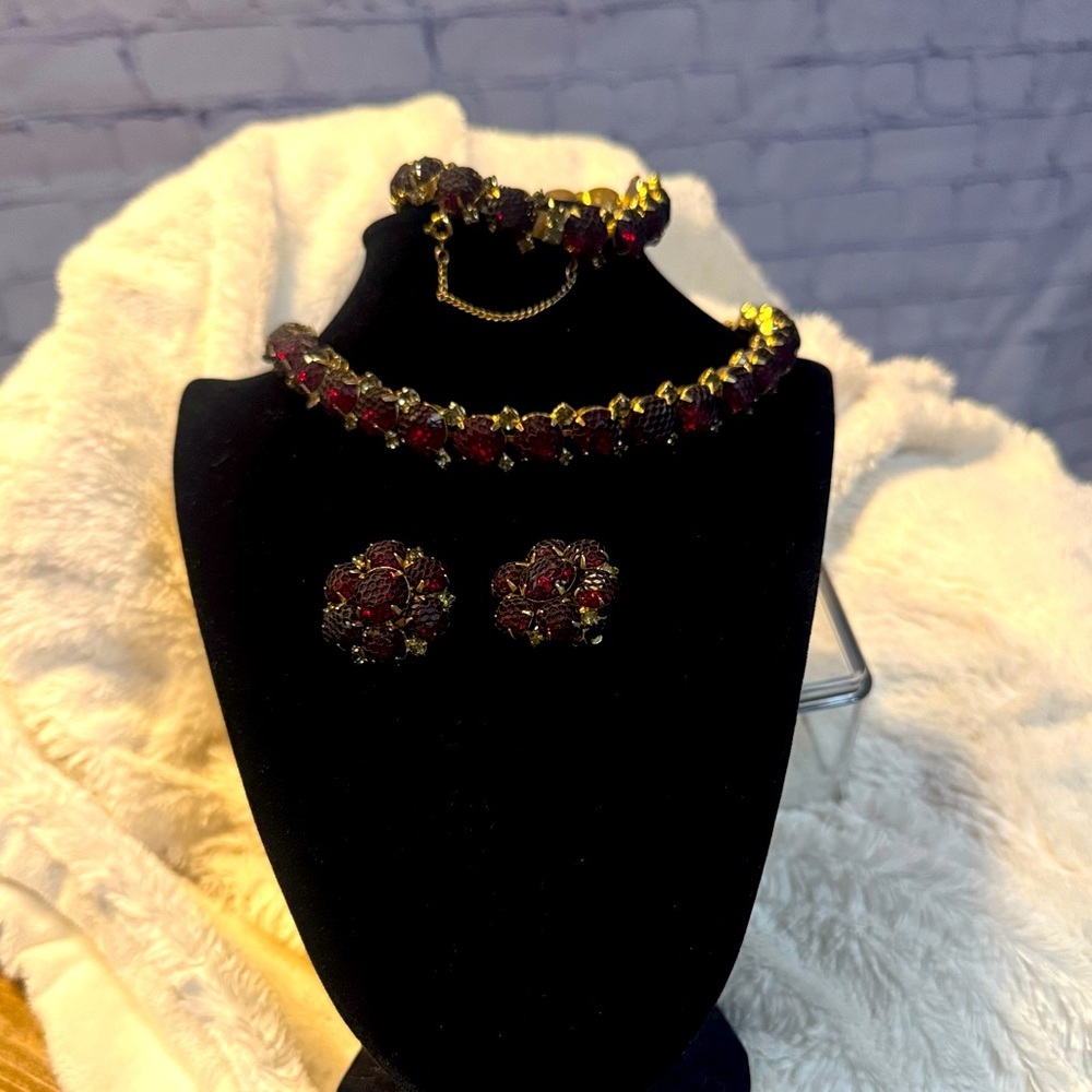 Rare Kramer New York signed circa 1940s. Ruby red netted set in EUC! Vintage